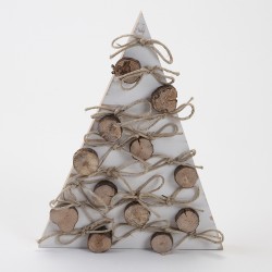 Sapin blanchi avec rondins et ficelle , hauteur 43 cm en bois